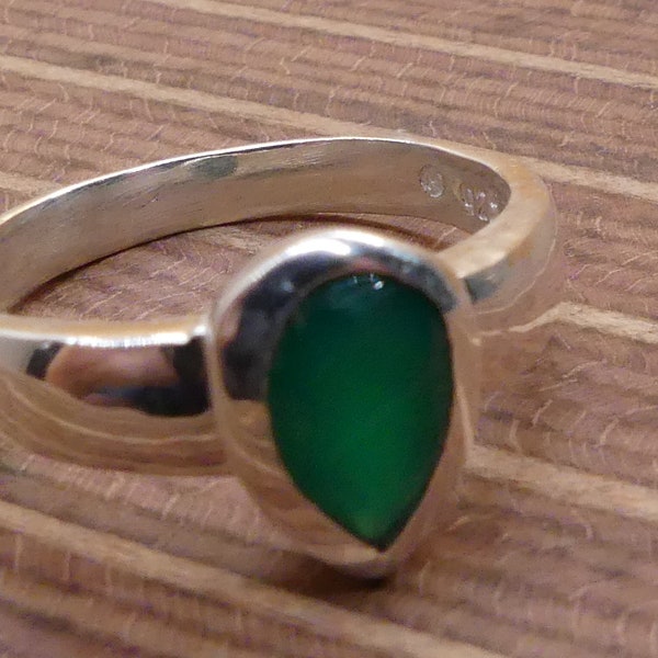 Bague noble en argent 925 avec émeraude facettée