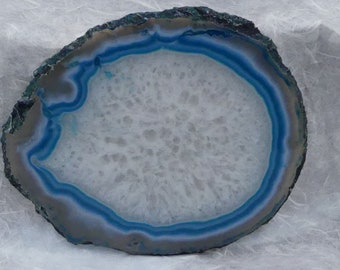 Agate slice with beautiful crystalline inclusions