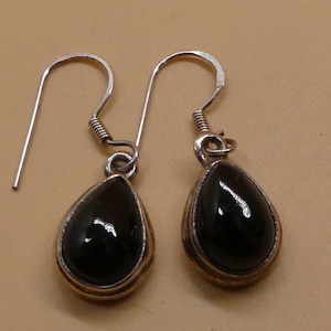 Teardrop shaped onyx 925 silver drop earrings