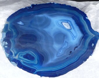 Exceptional agate slice with beautiful blue patterns