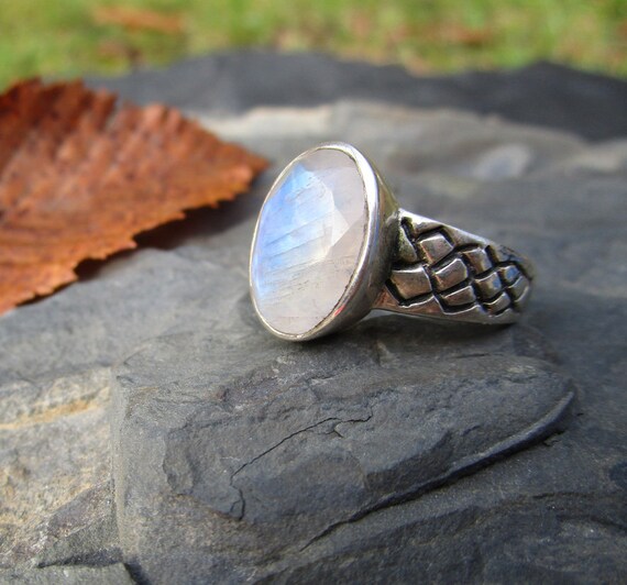 Bague Argent Avec Pierre De Lune Changeante - Taille 56 - Occasion Parfaite