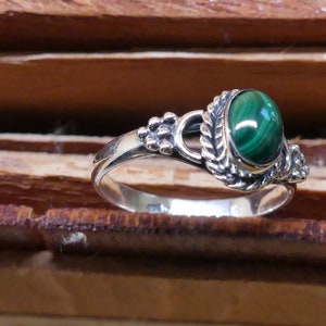 Beautiful malachite 925 silver ring