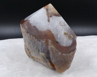 Agate sculpture with polished tip and base