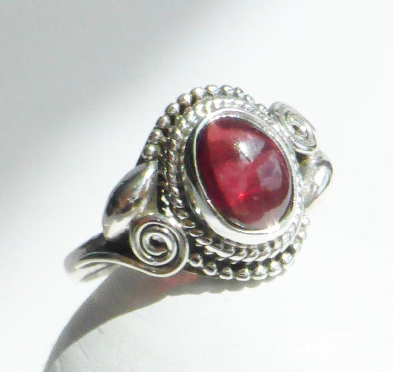 Granat Ring, Silber,fein ziseliert mit ovalem Granat Gr. 52 Bild 2