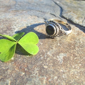 Richly decorated ring in 925 silver with round onyx, circumference approx. 57 mm
