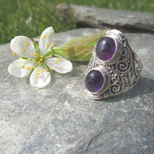 Large, richly decorated ring made of 925 silver with two oval amethyst stones, circumference approx. 57 mm