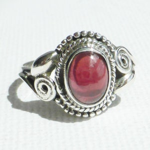 Granat Ring, Silber,fein ziseliert mit ovalem Granat Gr. 52 Bild 1