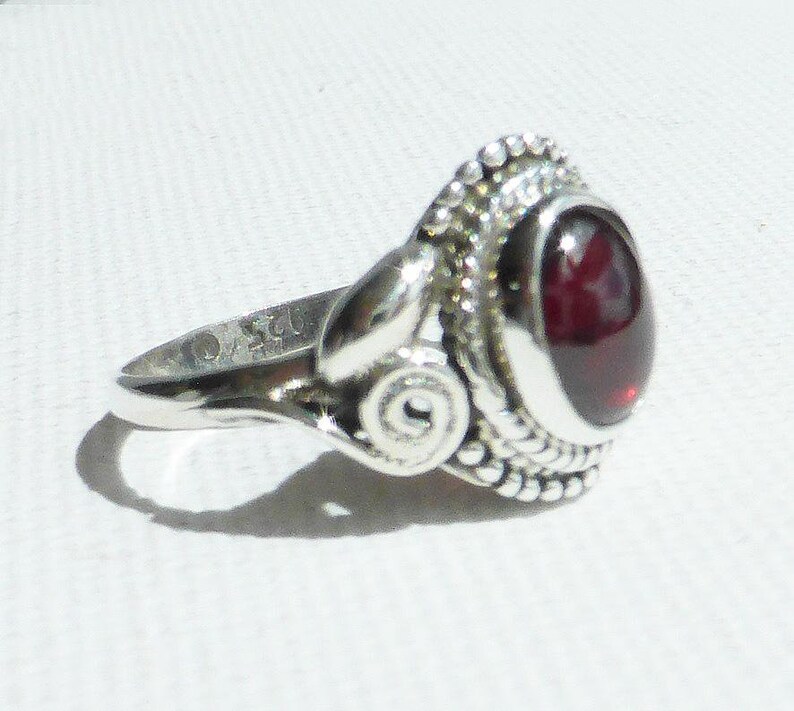 Granat Ring, Silber,fein ziseliert mit ovalem Granat Gr. 52 Bild 3