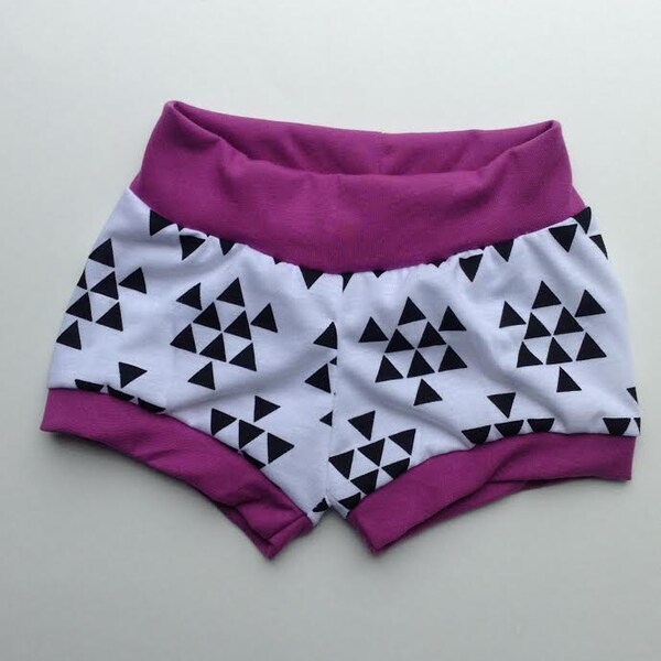 Size 6-9months READY TO SHIP Orchid Purple and Black / White Geo Pyramid Triangle Shorts Shorties babies toddler girl