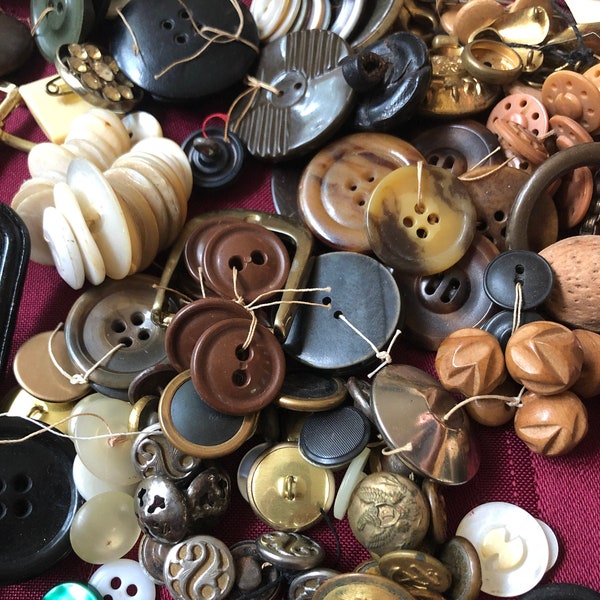 Vintage assorted buttons