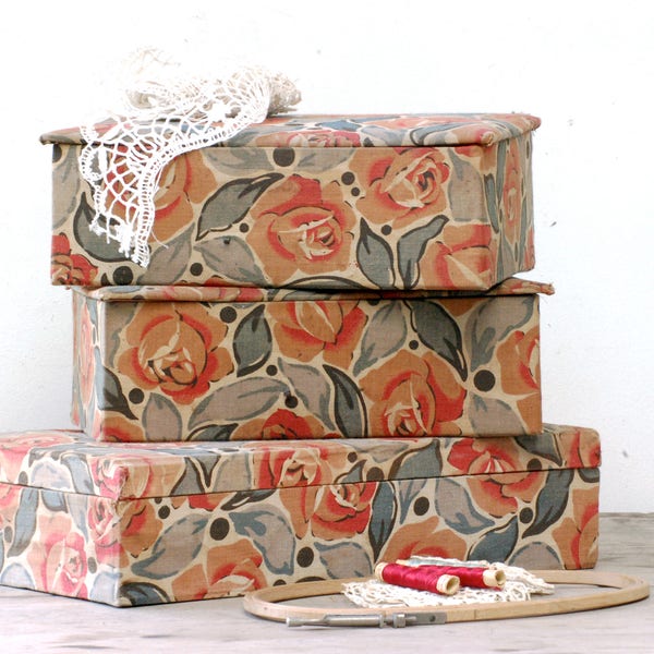 Lot de trois boîtes en tissus à fleurs tissu à roses  frenchvintagecharm style shabby chic brocante française