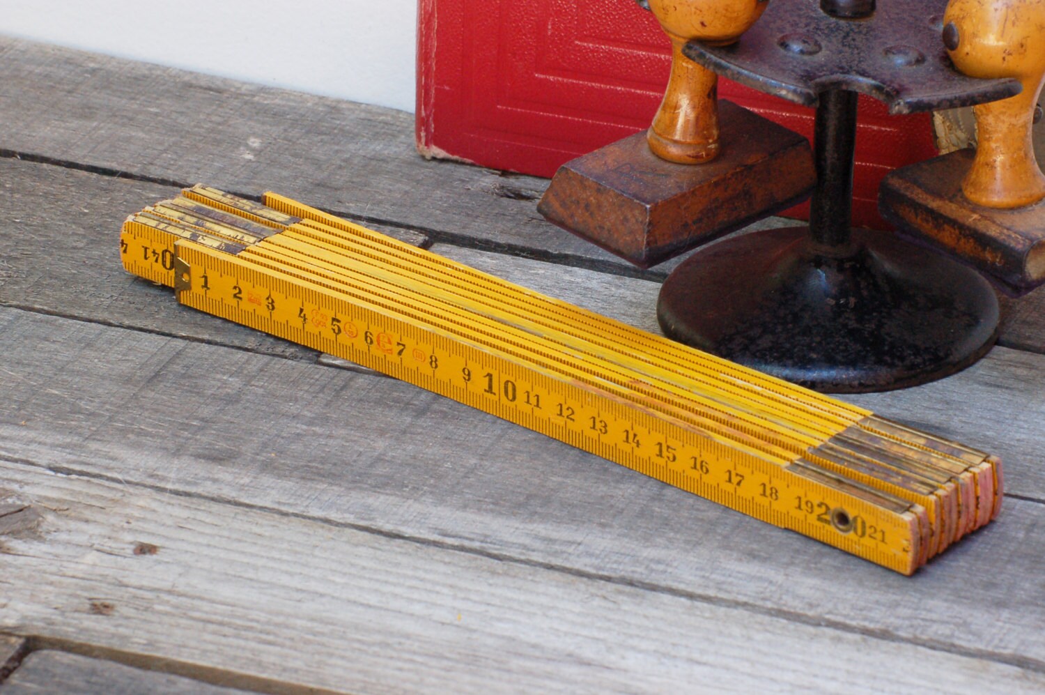 Double Mètre Pliant en Bois Mètre Jaune et Rouge Frenchvintagecharm Brocante Française