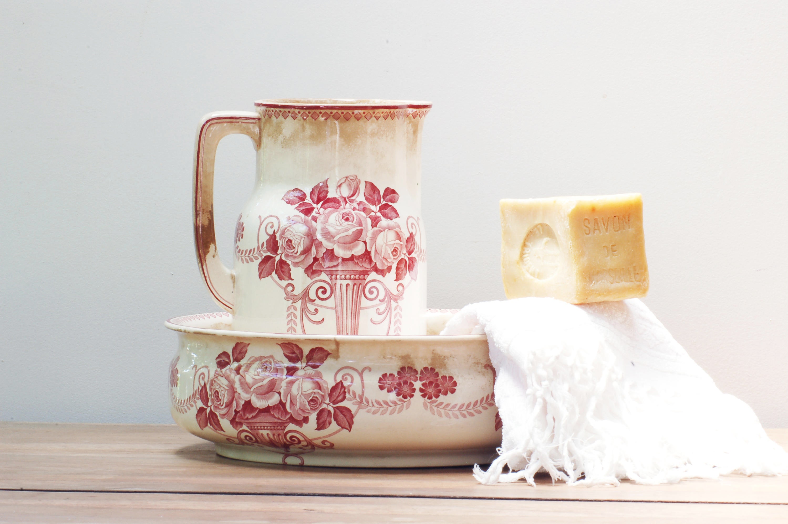 Vasque et Broc de Toilette en Faïence Villeroy Boch avec Des Roses