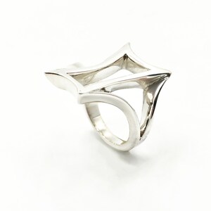 Bague toile d'araignée en argent. image 2