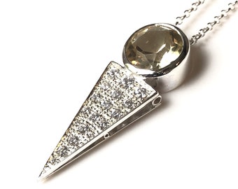 Collier en argent avec un pendentif "micro" sertis d'une citrine fumée et d'oxydes de zirconium.