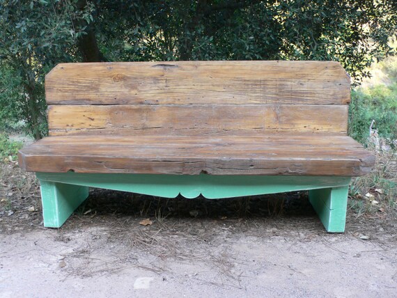 Artículos similares a Banco con madera antigua en Etsy