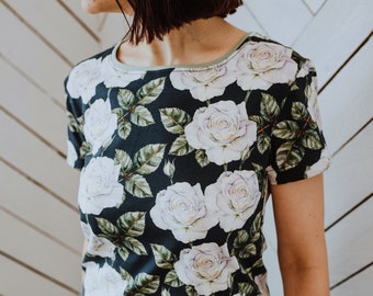 blouse pour femme à manches courtes et imprimé roses blanches, haut en jersey à fleurs avec mancherons