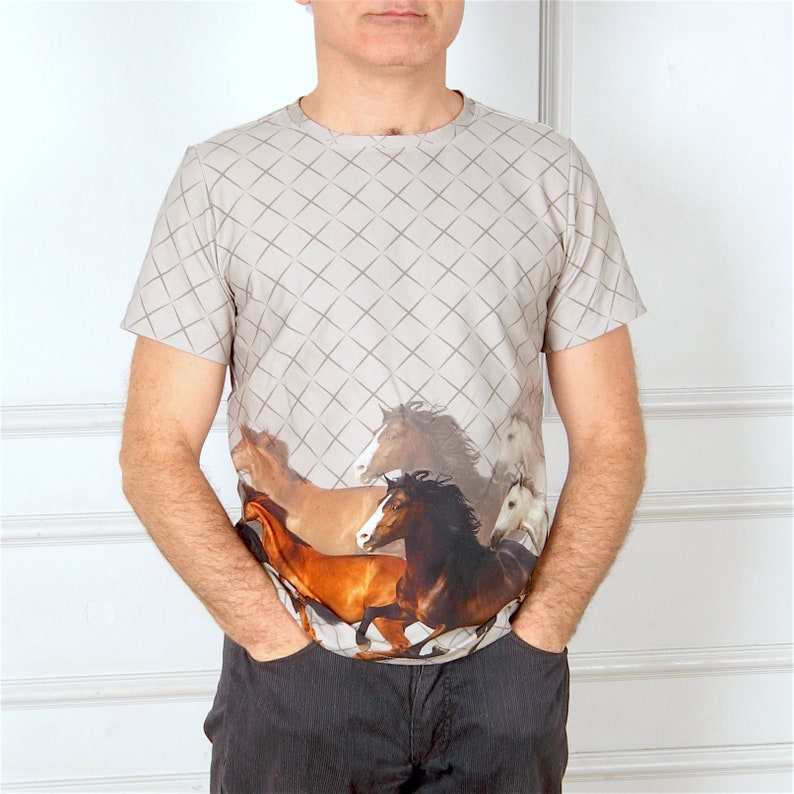 Camiseta para hombre con estampado de caballos de punto de algodón imagen 1