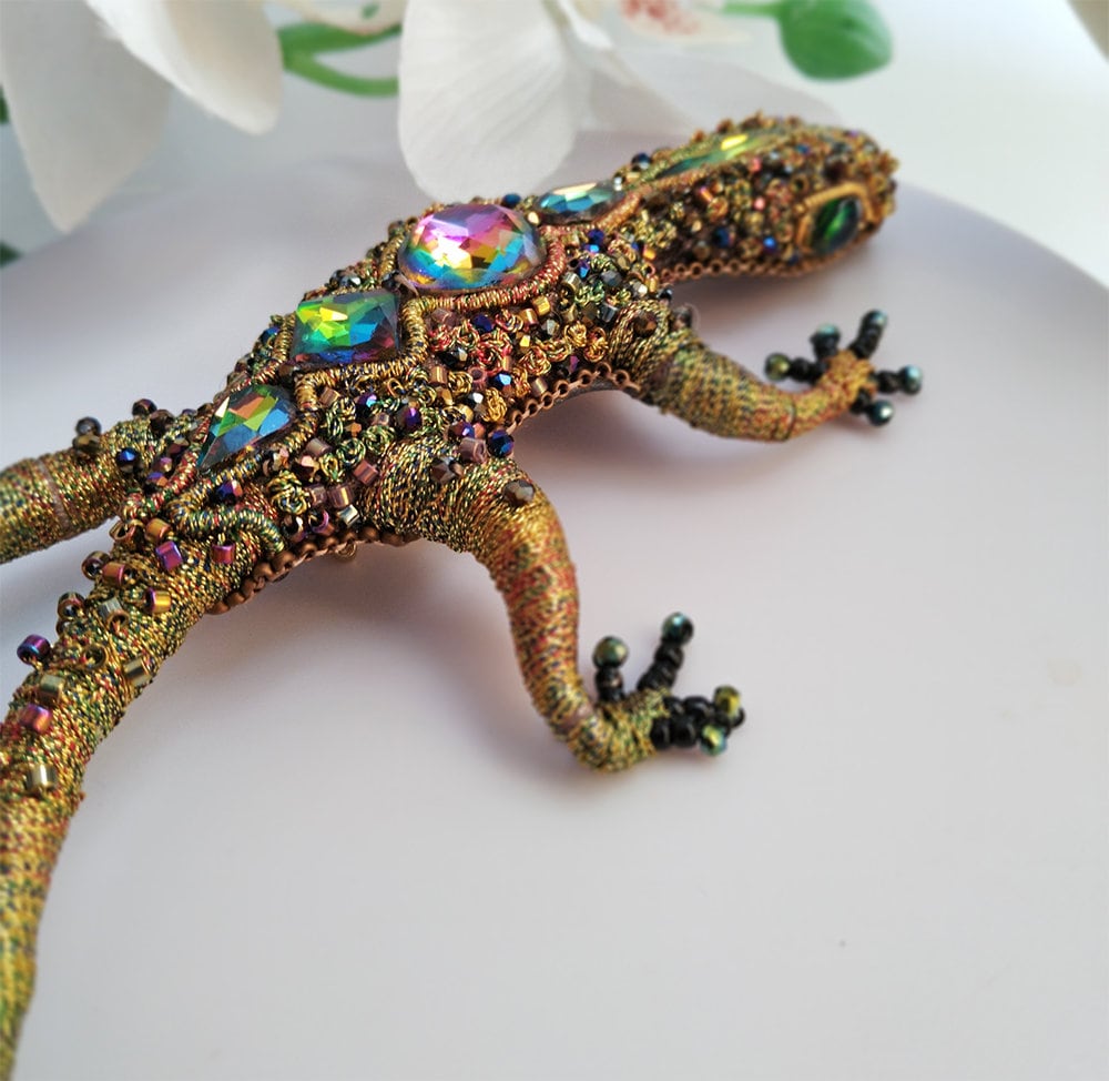 トカゲの刺繍ブローチ 爬虫類ジュエリー トカゲのピンアート 自然の