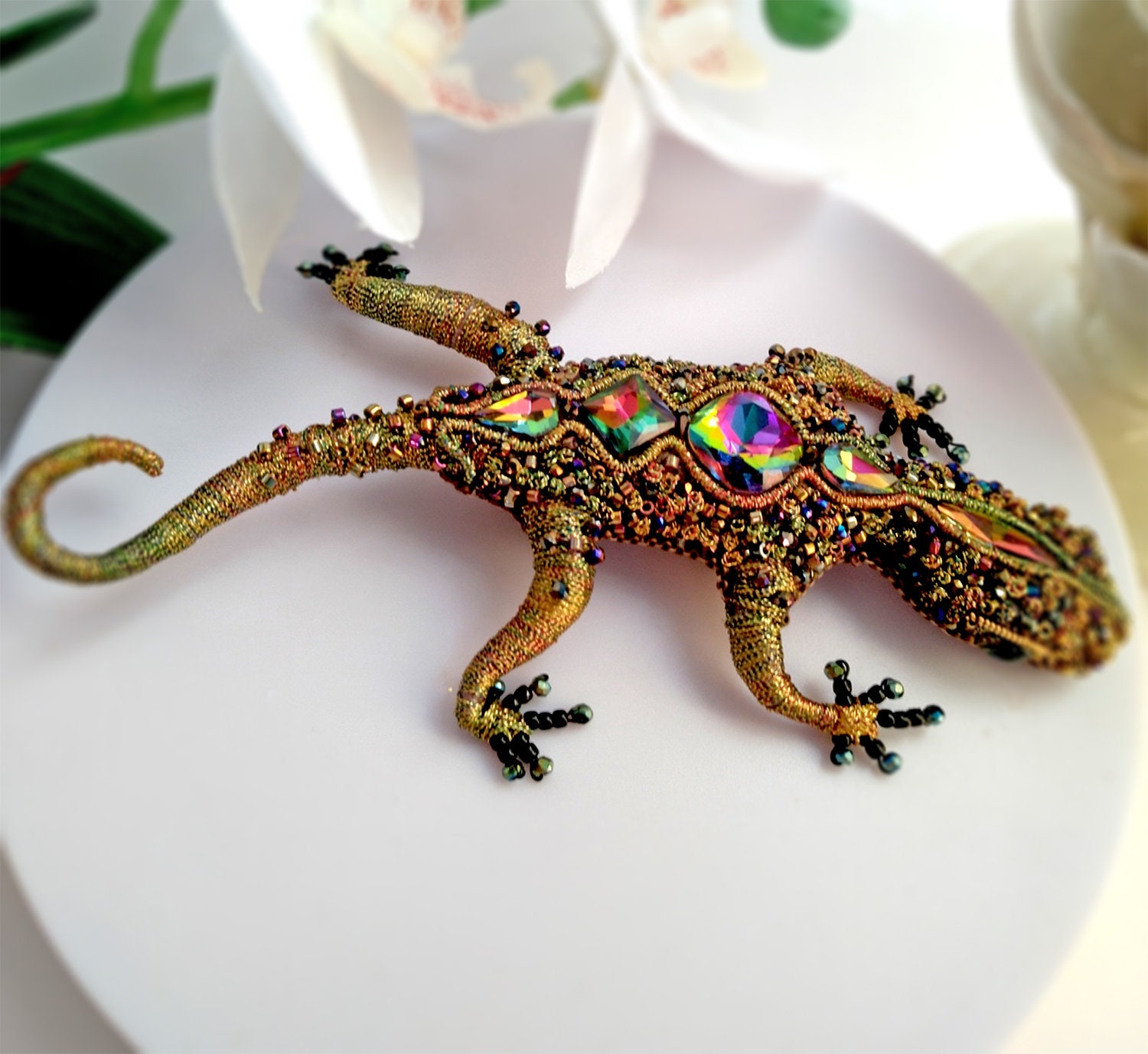 トカゲの刺繍ブローチ 爬虫類ジュエリー トカゲのピンアート 自然の