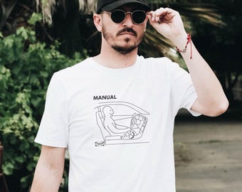 IKEA Anleitung Schaltgetriebe T-Shirt | Lustiges Auto Kerl Geschenk | Speichern Sie die Handbücher Shirt | Zubehör Bekleidung | Stick Shift T-Shirt