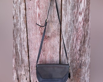 Vintage COACH #9947 "Vista" Schwarze Leder Crossbody Bag Geldbörse Saddle 90s