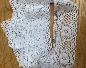2 Meters White Cotton Lace Trim 68 mil wide Beautiful