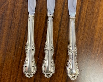 Cuchillos para untar/pescado Juana de Arco. Juego de 3 en plata de ley internacional.