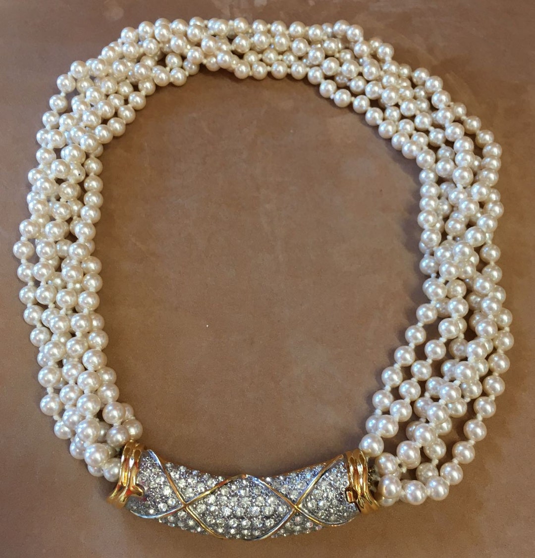 ネックレス・ペンダント VALENTINO GARAVANI BLACK COEUR  PEARL NECKLACE Coeur Royal Necklace In Metal, Enamel And Beads for Woman in