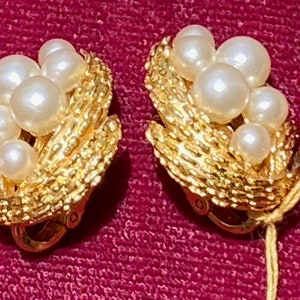 Crown Trifari Pearl and Gold Earrings image 2