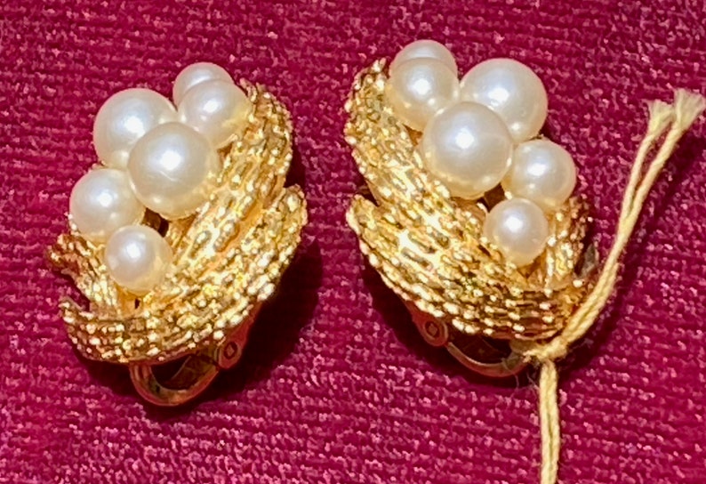 Crown Trifari Pearl and Gold Earrings image 2