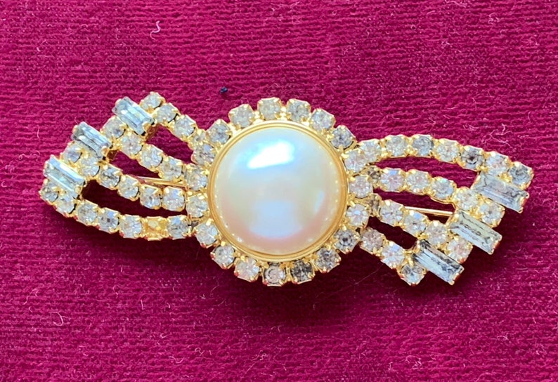 Vintage Hobe Mobe Pearl Brooch image 1