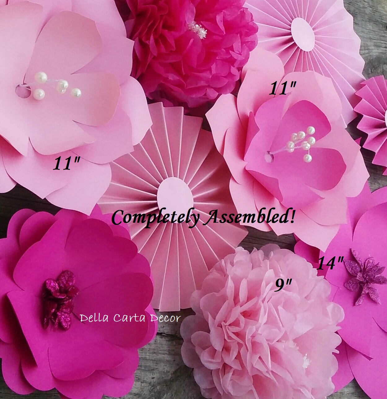 Flores grandes de papel color rosa para fondo de foto o de mesa