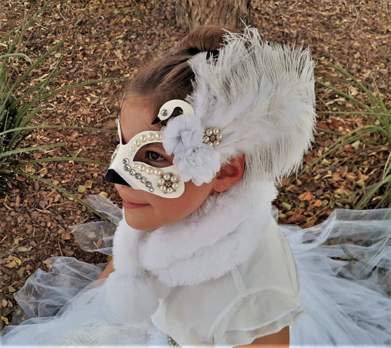 Masque de cygne mascarade MAGNIFIQUE pour ADULTE ou ENFANT déguisement fait  main avec de véritables plumes d'autruche, strass, perles et fleurs noir  blanc -  France