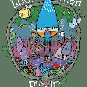 Könnte beinhalten: Eine skurrile Illustration eines blau-orangen gnomartigen Charakters mit einer spitzen Mütze, der ein Gebäck und eine Tasse Kaffee hält. Der Charakter ist umgeben von Pilzen, einer Biene, einer Libelle und anderen Waldwesen. Der Text "Lucky Cornish Piskie" ist in einer stilisierten Schrift um den Charakter herum geschrieben.