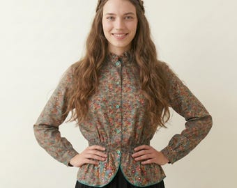 Blusa de estilo victoriano vintage con estampado floral de calico, top sedoso con cuello alto con volantes, peplum en la cintura, estilo cottagecore, camisa de pradera, busto de 36–40".