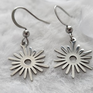 Tropfen Sunburst Ohrringe in Silber, Sunburst Ohrringe, Celestial, Sunshine Ohrringe, Sun Ohrringe, Minimalist Ohrringe, Baumeln Sun Ohrringe