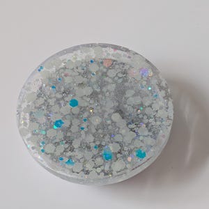 Glow in the Dark Glitter Resin Phone Grip: Iridescent Beach Theme White