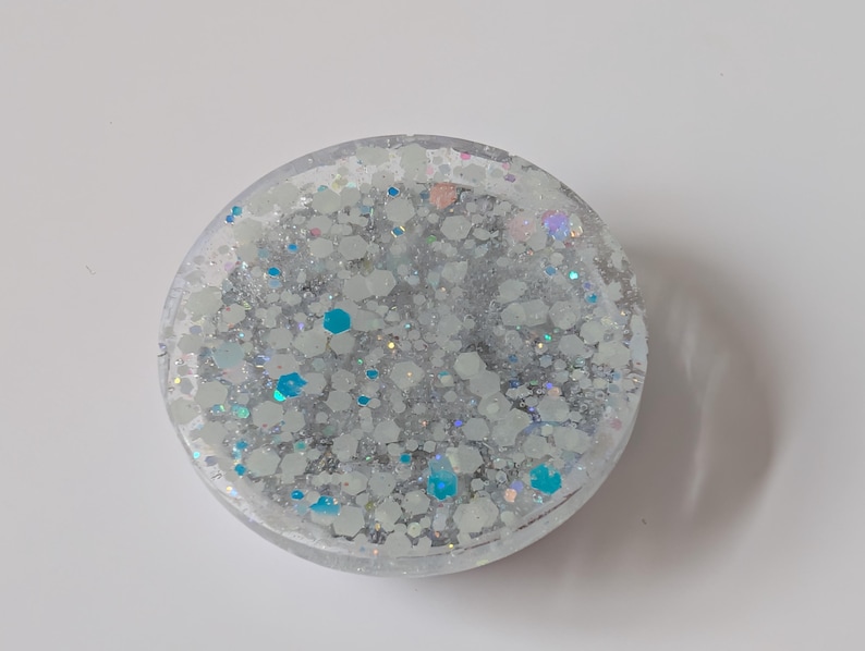 Glow in the Dark Glitter Resin Phone Grip: Iridescent Beach Theme White