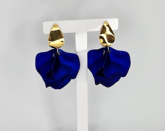 Pendientes colgantes de pétalos dorados hechos a mano, caprichosos, hechos a mano, florales