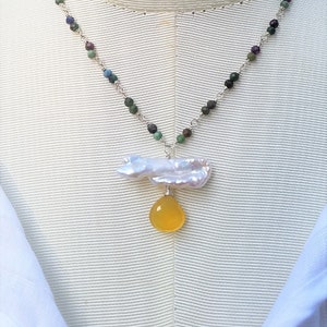 18 Sterling Silver Fine Trace Chain Necklace with a Dusky Pink Freshwater Pearl /& Gem Pendant.