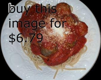 10,17 MB 'PNG' Image-Datei von einem Teller Spaghetti mit Fleischbällchen.