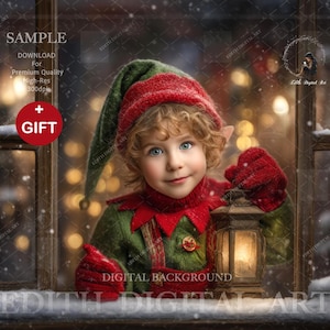 Pode incluir: Uma criança vestida de elfo, com uma roupa verde e vermelha, luvas vermelhas e um chapéu pontudo, segurando uma lanterna. A imagem tem um fundo de neve e o texto "SAMPLE" e "GIFT".
