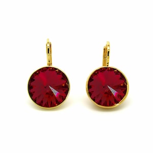 Regelmatige ronde Bella vergulde robijnrode oorbellen gemaakt met echte SWAROVSKI-kristallen
