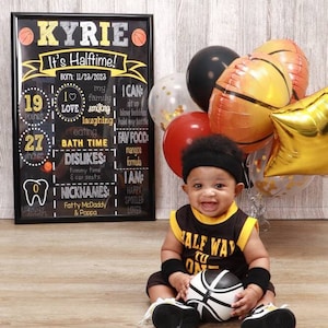 Letrero de pizarra de medio cumpleaños de baloncesto - Imprima usted mismo - Tema de baloncesto - Letrero de medio cumpleaños - 6 meses - Baloncesto negro y amarillo
