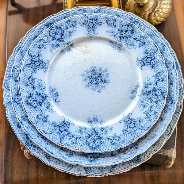 Rare Antique Flow Blue Wood & Son Crazed Blue Keswick Pattern Semi-Porcelain Dinner Luncheon Salad / Dessert Plates - England , 1891-1907