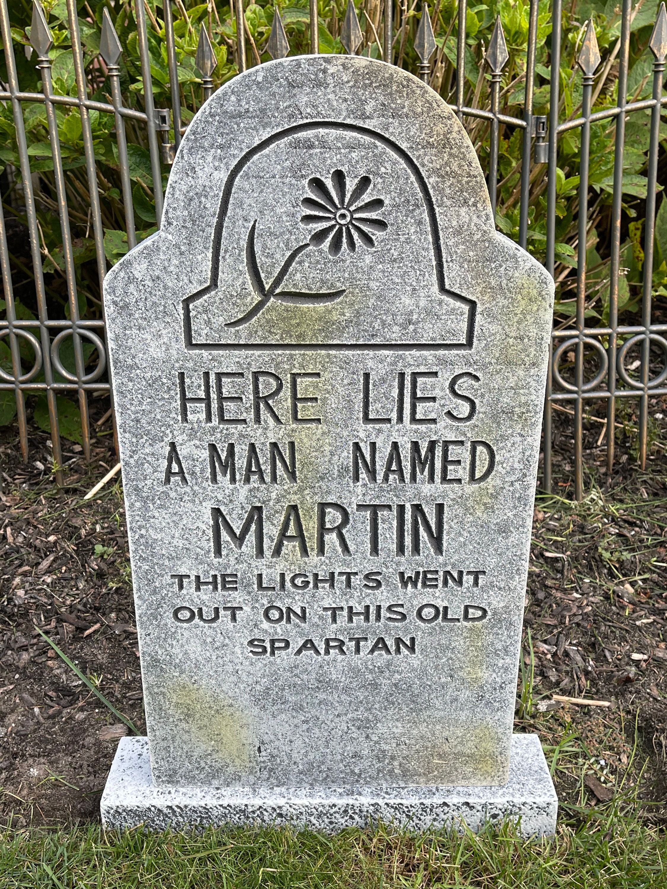 Disneyland Tombstone Quotes A Cryptic Tour Of The Haunted Mansion