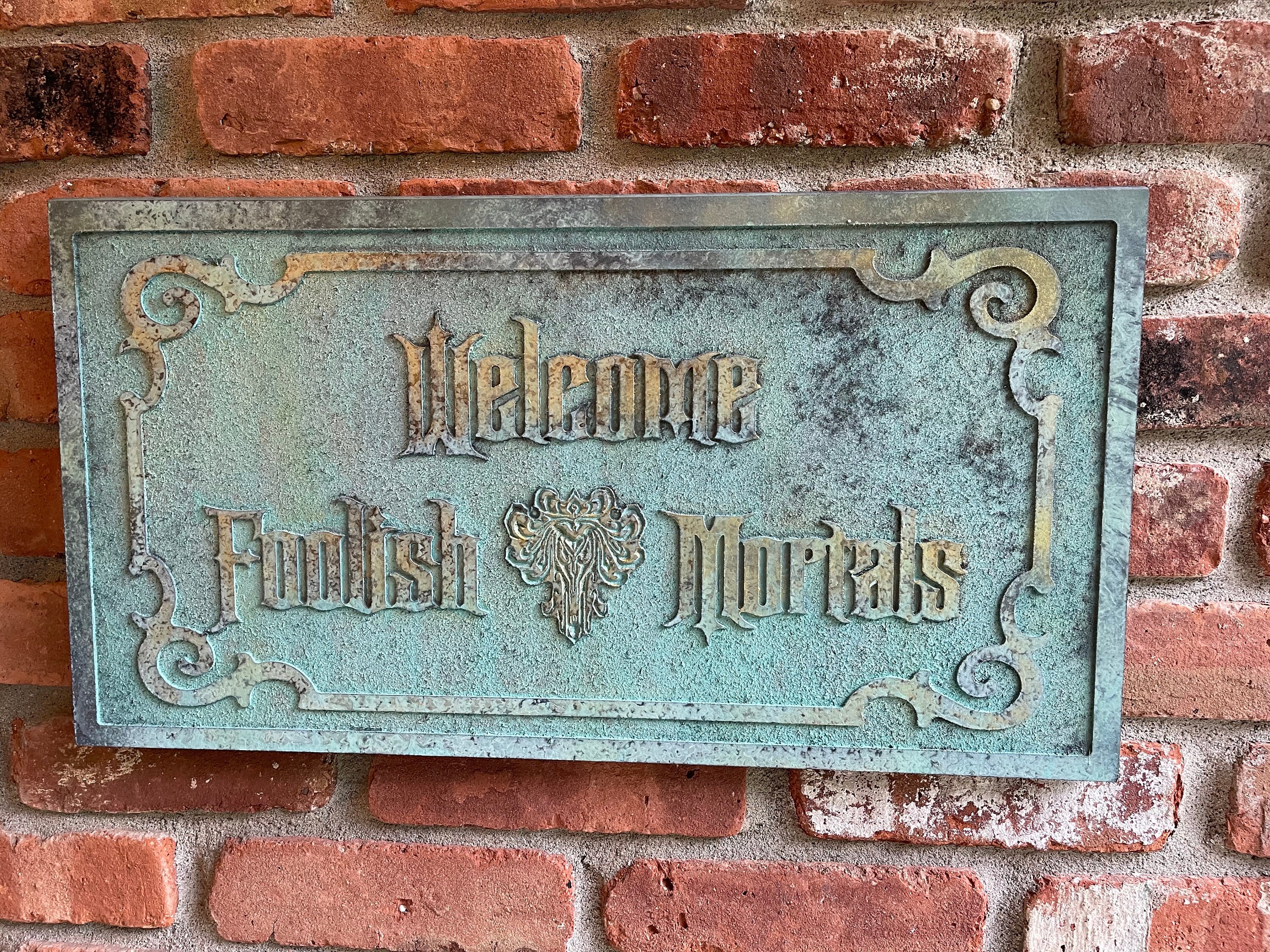 Disney the Haunted Mansion 'welcome Foolish Mortals' Carved Sign