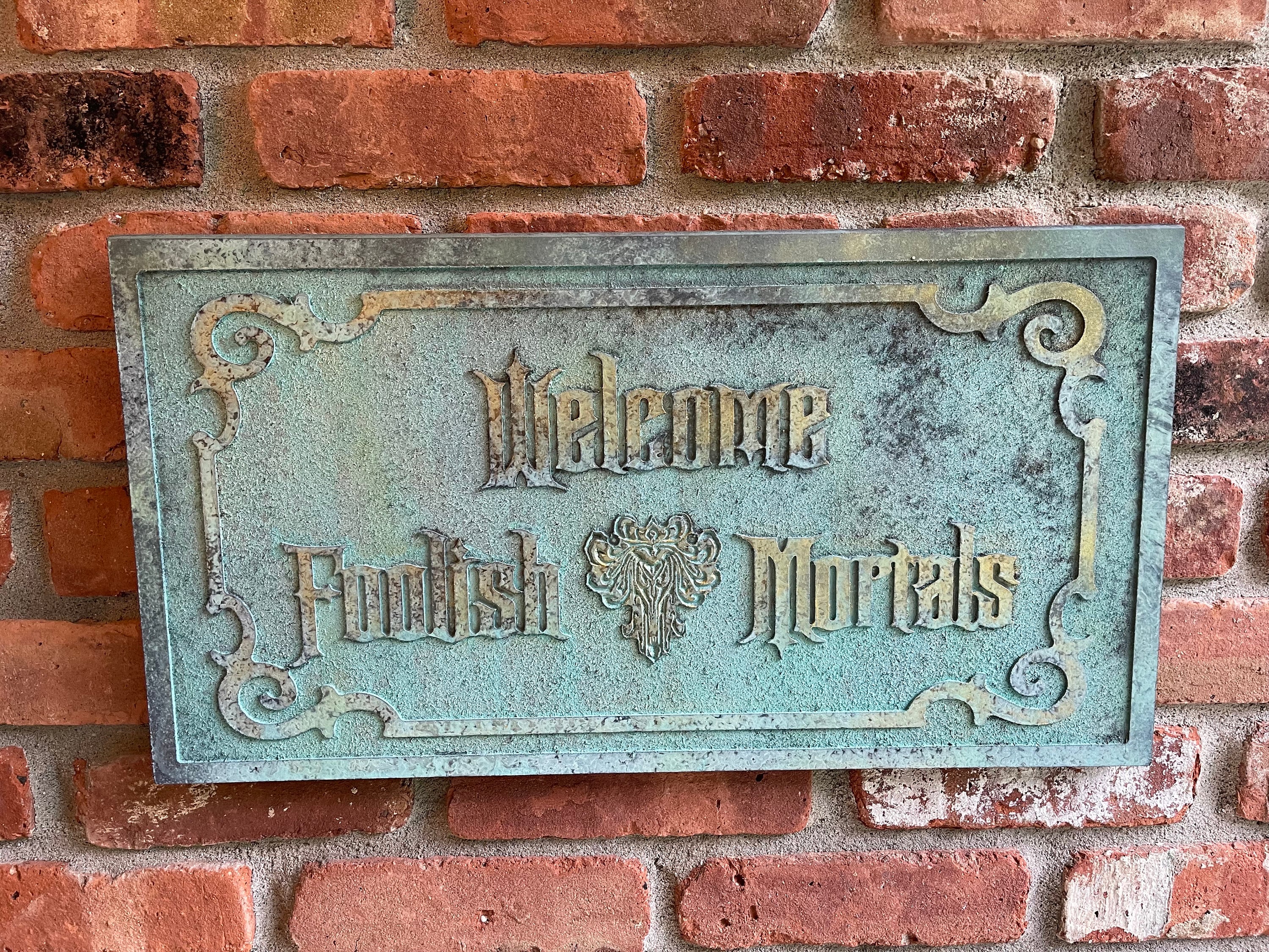 入手困難The Haunted Mansion Wall Sign Disney the Haunted Mansion 'welcome Foolish Mortals' Carved Sign