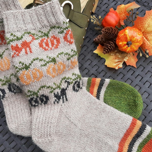 Cat and Pumpkin Sock knitting pattern, fall knitting pattern, autumn knitting pdf